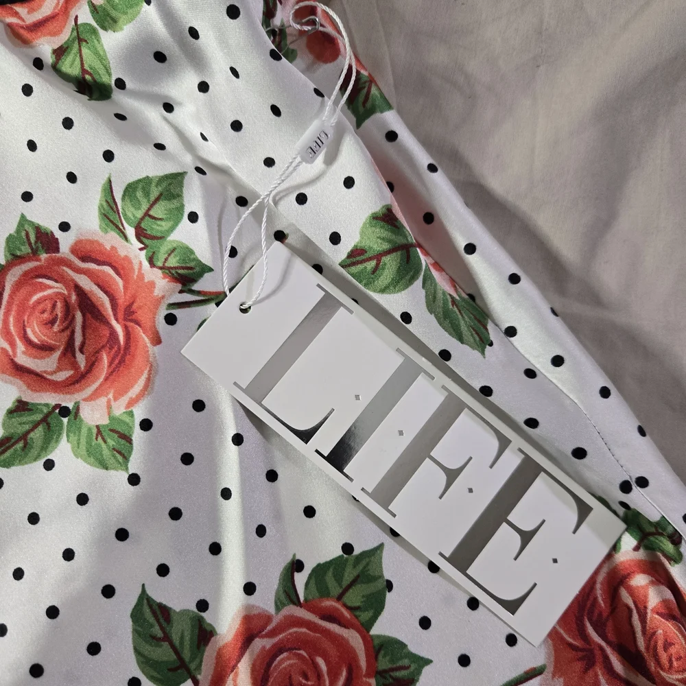 Life White‎ Rose Polka Dot A-Line Skirt Women's Medium New with Tags